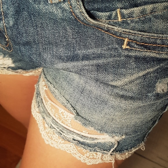 Mini shorts - Picture 2 of 3